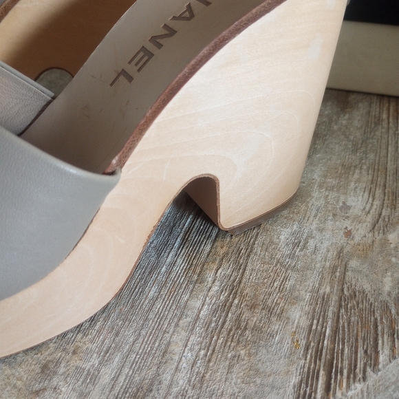 Chanel wood platform shoe - Picture 15 of 16